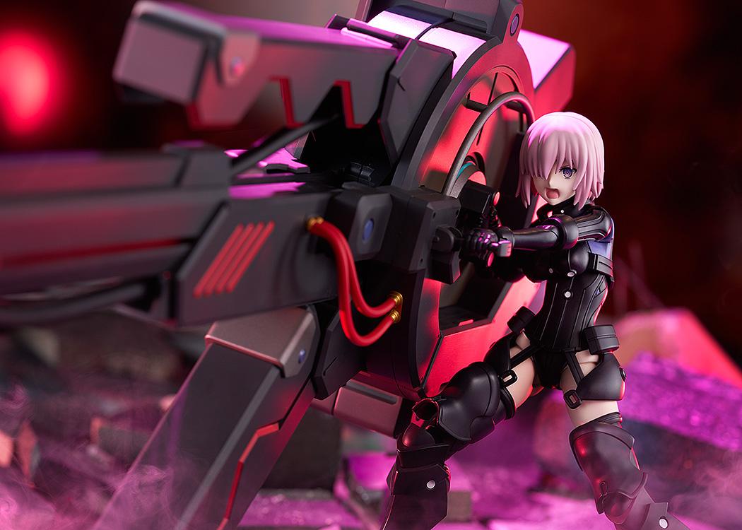 Close-up diorama image of Mash Kyrielight shouting in battle while gripping the Black Barrel controls.