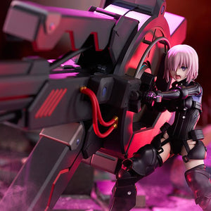 Close-up diorama image of Mash Kyrielight shouting in battle while gripping the Black Barrel controls.