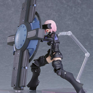 Side perspective of Mash Kyrielight crouching and blocking with her shield using her shouting expression.