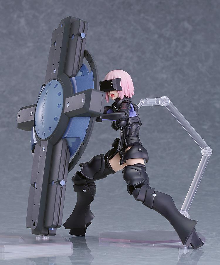 Side perspective of Mash Kyrielight crouching and blocking with her shield using her shouting expression.