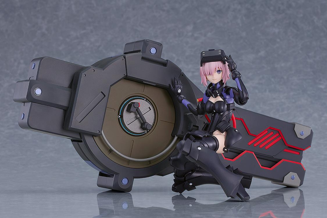 Casual pose of the PLAMATEA Mash Kyrielight Ortinax figure sitting on top of the compact Black Barrel module.