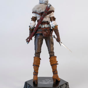 Rear view of the Ciri figure, with the fur mantle on, drawing her long metal sword from its scabbard.