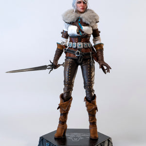 Ciri figure posed with the faux fur mantle accessory and the metal Zireael sword drawn and held low.