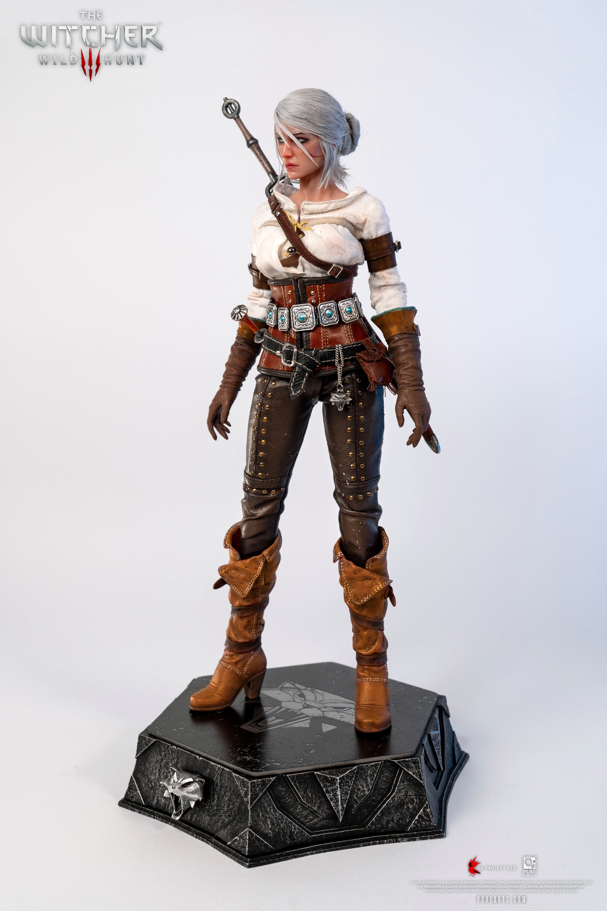 Front view of the Ciri figure, highlighting the realistic tailoring of her clothing and the turquoise jeweled belt.