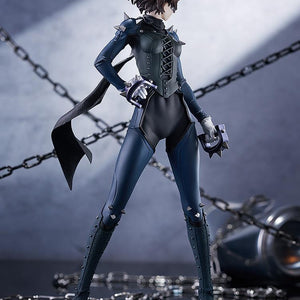 Action pose of the Queen statue in a theatrical setting with chains, emphasizing the 8.66-inch scale and high-impact "L" line design.