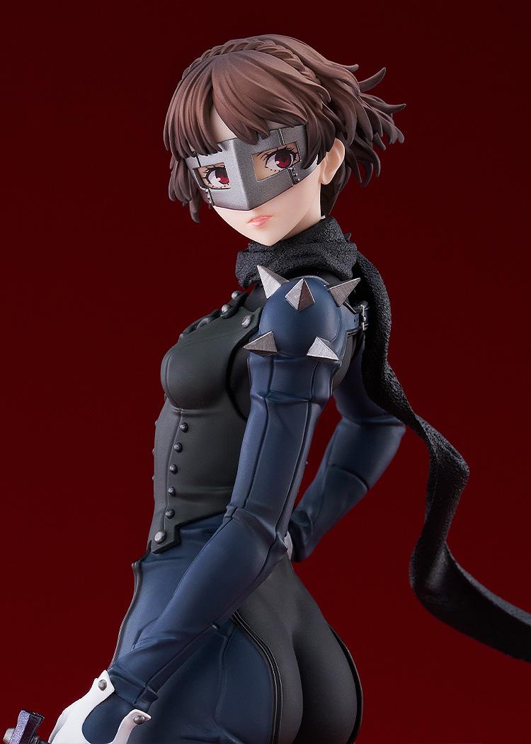 A close-up shot of the Queen figure's face, showing her red eyes, iron mask, and the detailed spikes on her shoulder armor.