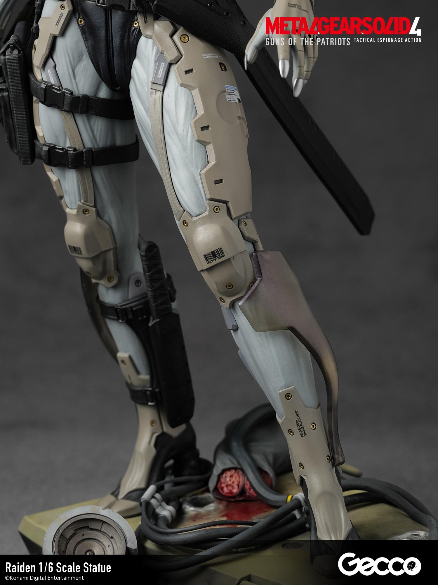 Close-up of Raiden's cybernetic legs and the base featuring the defeated Gekko remains.