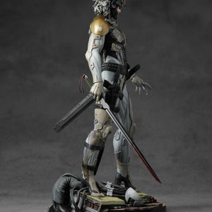 Right-side view of Raiden standing on industrial debris base with tactical gear visible.