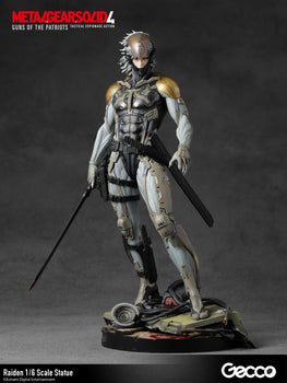 Full front view of Raiden 1/6 scale statue standing on a defeated Gekko base.