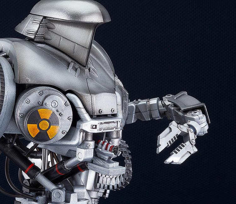 Close-up of the fully articulated secondary arms on the RoboCop 2 Cain plastic model kit.
