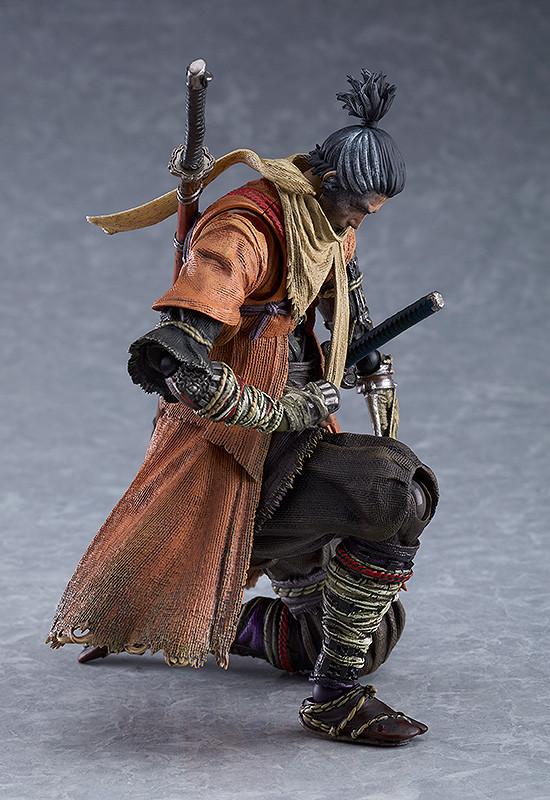 Profile shot of the figma Sekiro figure in a traditional shinobi kneeling pose, showcasing the high articulation of the DX edition.