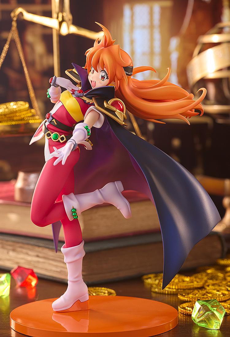 Side profile shot of the Lina Inverse non-scale figure set against a warm, treasure-filled atmospheric background.