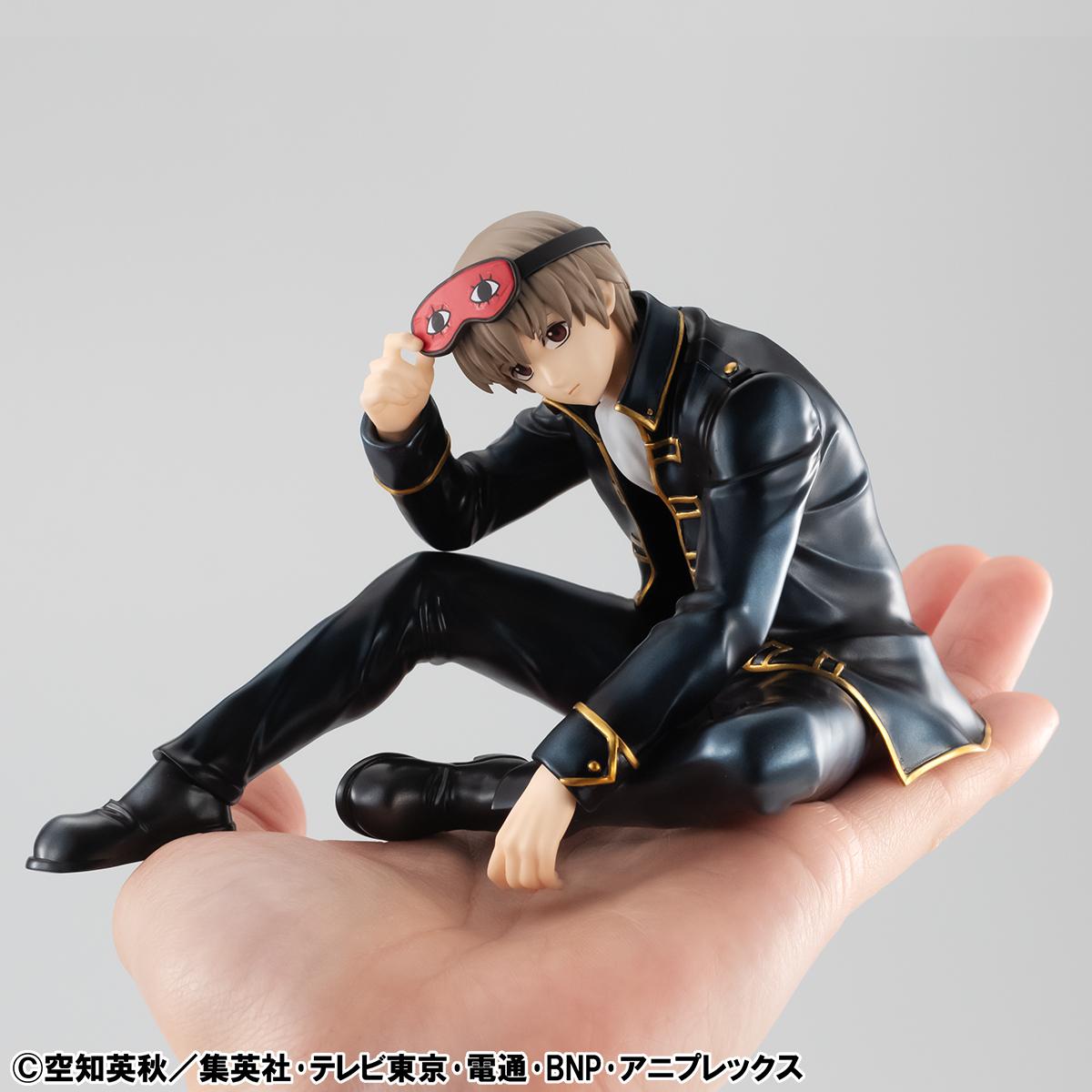 Sogo Okita figure held in a hand to demonstrate the 3.15-inch Tenohira palm-size scale.