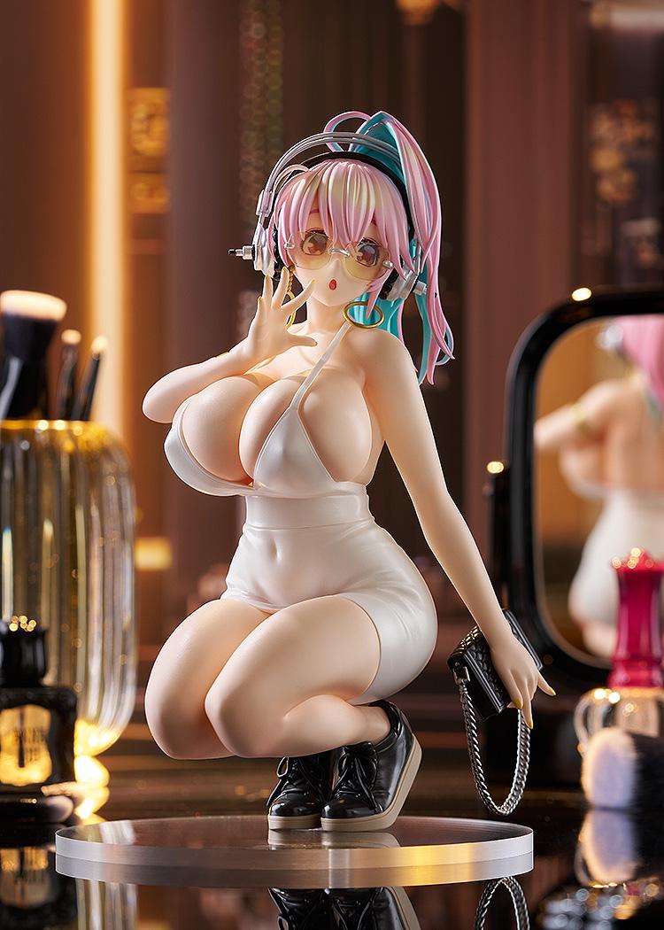 Side-angle view of Super Sonico crouched down as she picks up her fallen black purse.