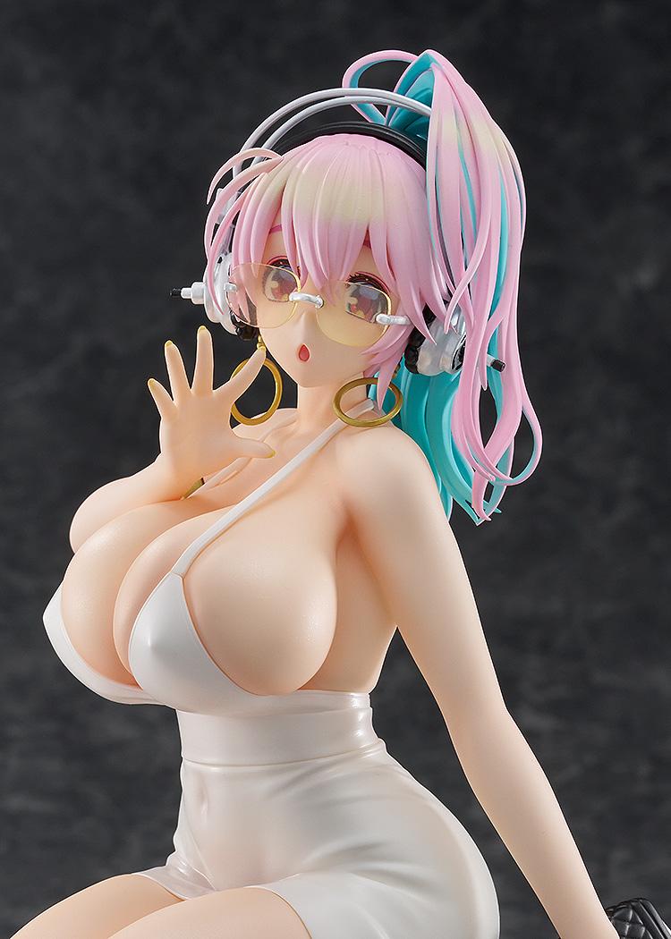 Medium shot of the Super Sonico figure highlighting the 7.67-inch scale impact of the L series.