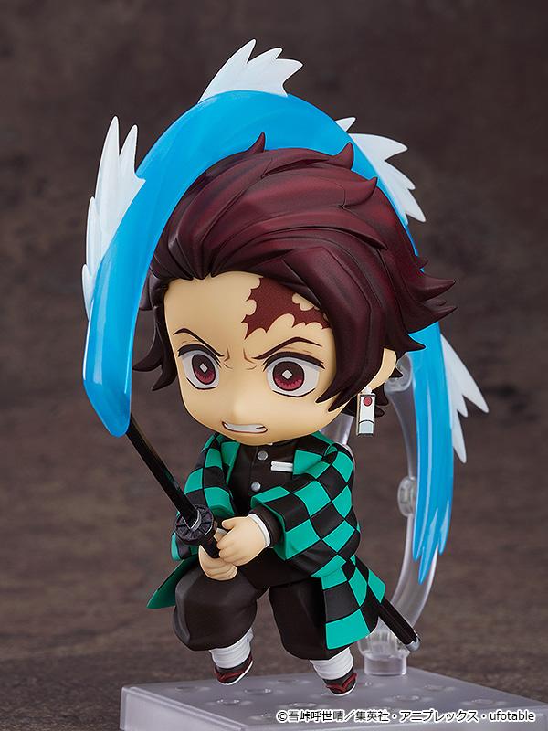 Tanjiro Nendoroid using the Second Style: Water Wheel effect part with a gallant combat face plate.