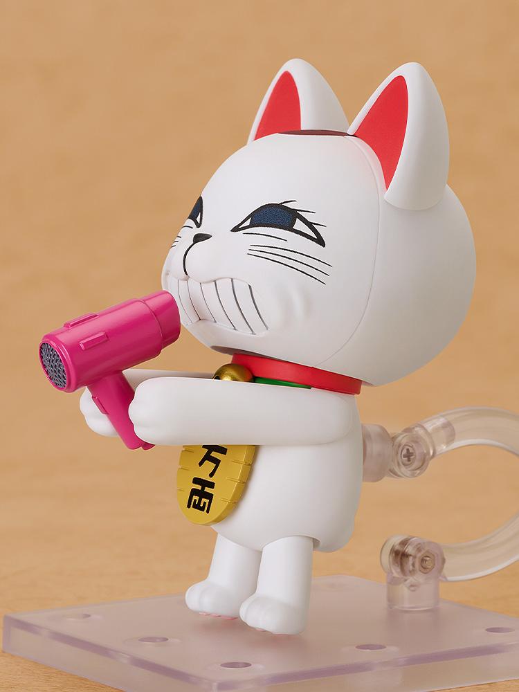 Side view of Turbo Granny Manekineko Nendoroid using the hair dryer accessory with a strong wind face plate.