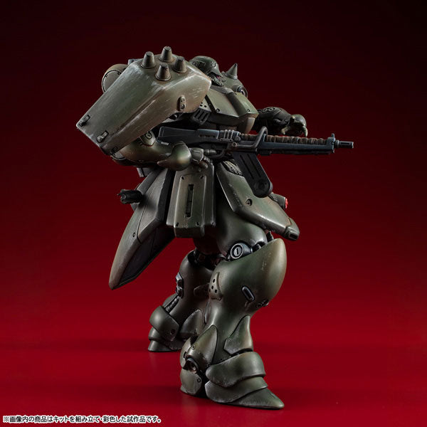 Right side three-quarter profile view of the VAKIT Geara Doga Standard Type model kit showcasing the large shoulder shield and leg armor texturing.