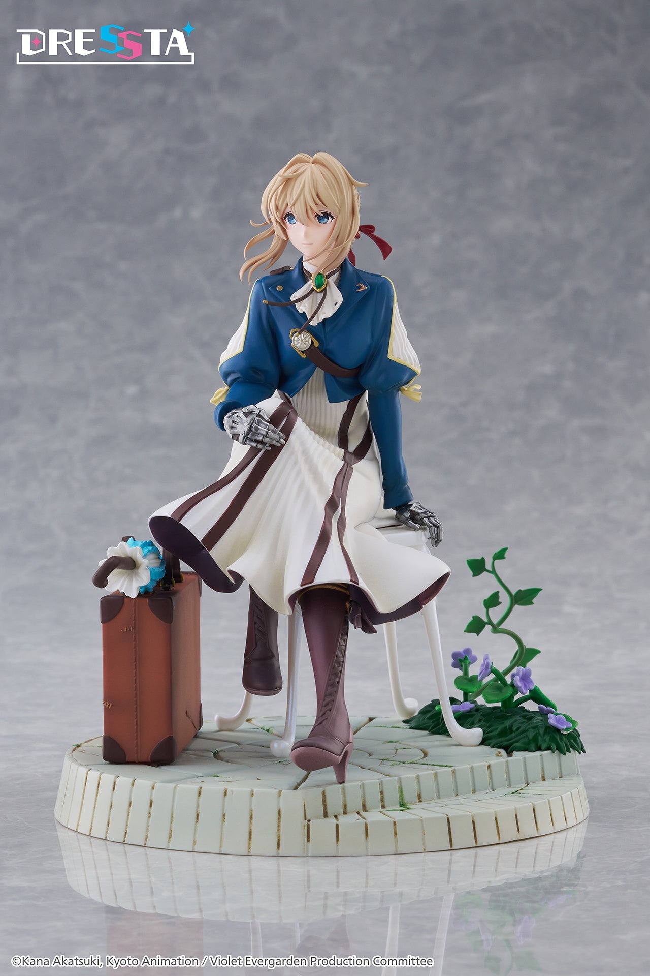 Full body front-facing view of the seated Violet Evergarden DRESSTA statue by Taito