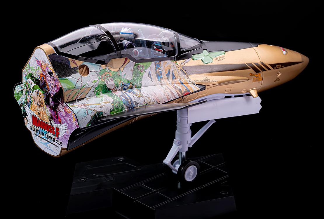 Detailed side view of the YF-29 Galaxy Fighter Nose showing Sheryl and Ranka character decals from Macross Frontier.